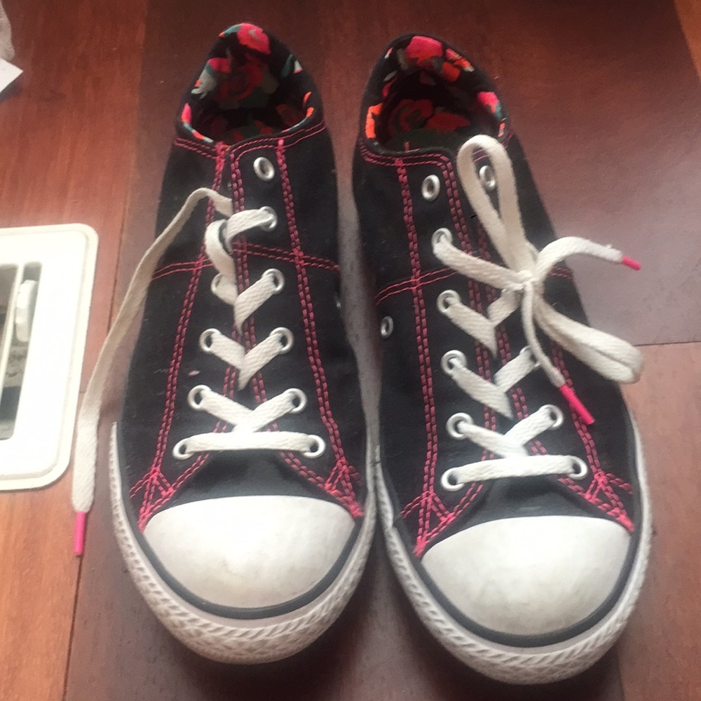 Size 5 black and pink converse